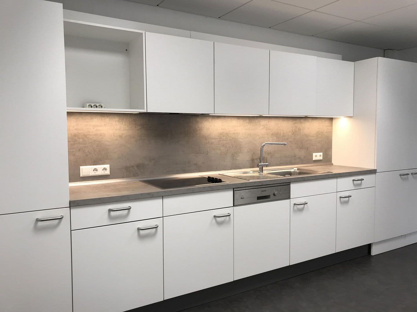 Pronájem kanceláře 472 m², Sindelfingen, Bádensko-Württembersko Pronájem kanceláře 472 m², Sindelfingen, Bádensko-Württembersko