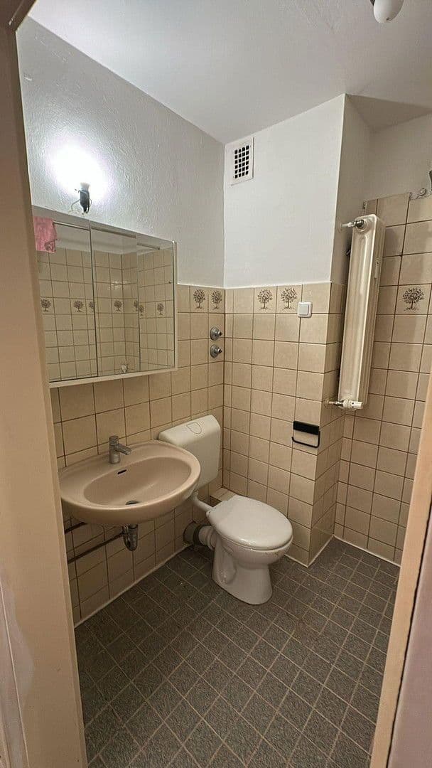 Pronájem bytu 2+1 36 m², Philippsring 19, Wiesbaden, Hessen Pronájem bytu 2+1 36 m², Philippsring 19, Wiesbaden, Hessen