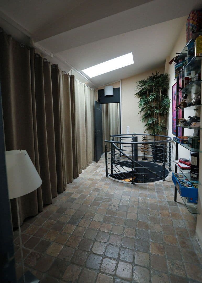 Pronájem bytu 4+1 256 m², Berlin, Berlín Pronájem bytu 4+1 256 m², Berlin, Berlín