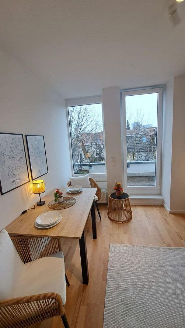 Pronájem bytu 1+kk 32 m², Revalerstr. 0, München, Bavorsko Pronájem bytu 1+kk 32 m², Revalerstr. 0, München, Bavorsko