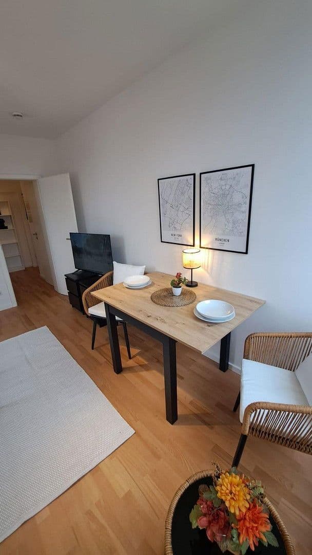 Pronájem bytu 1+kk 32 m², Revalerstr. 0, München, Bavorsko Pronájem bytu 1+kk 32 m², Revalerstr. 0, München, Bavorsko