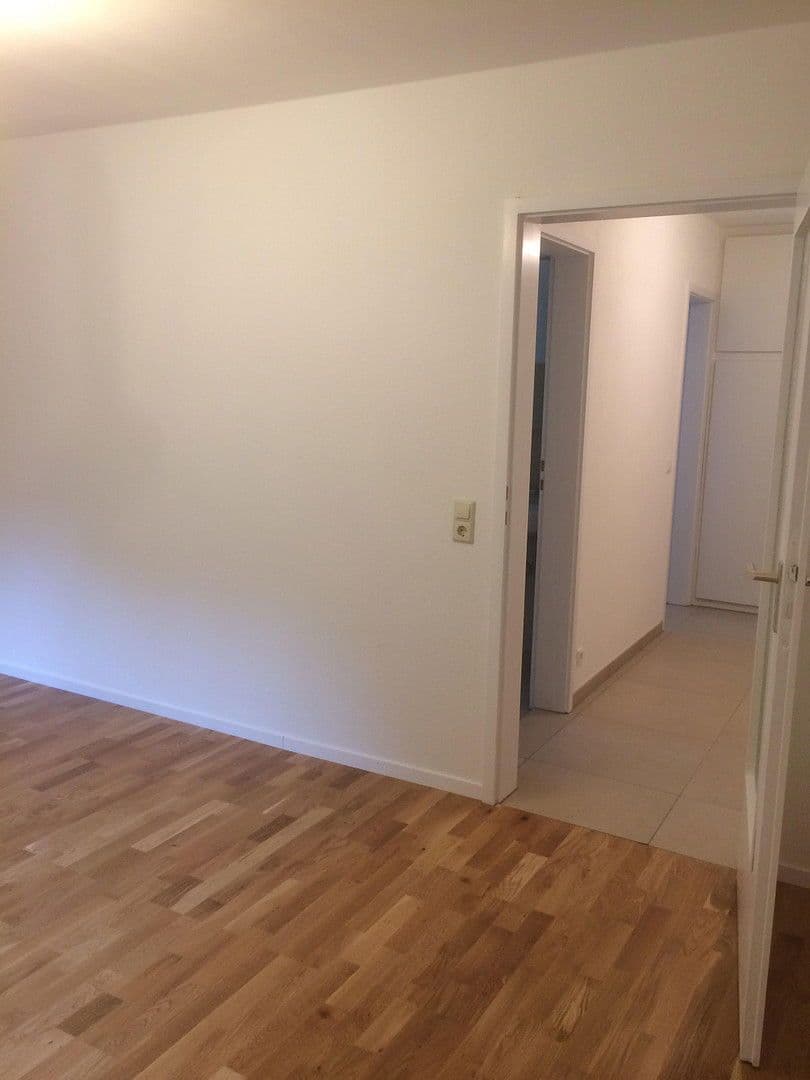 Pronájem bytu 1+1 35 m², Stuttgart-Kaltental, Bádensko-Württembersko Pronájem bytu 1+1 35 m², Stuttgart-Kaltental, Bádensko-Württembersko