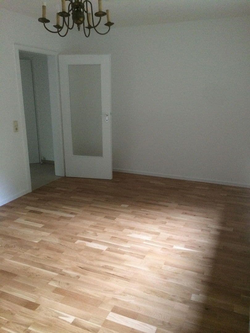 Pronájem bytu 1+1 35 m², Stuttgart-Kaltental, Bádensko-Württembersko Pronájem bytu 1+1 35 m², Stuttgart-Kaltental, Bádensko-Württembersko