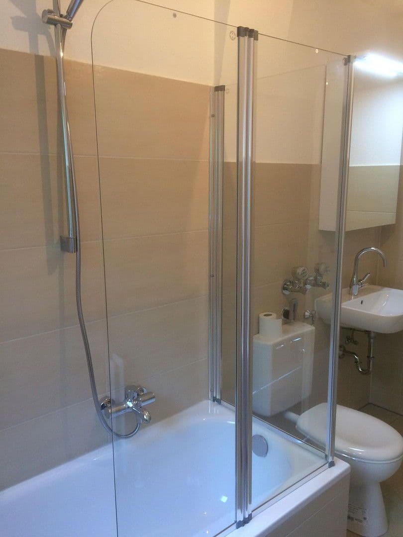 Pronájem bytu 1+1 35 m², Stuttgart-Kaltental, Bádensko-Württembersko Pronájem bytu 1+1 35 m², Stuttgart-Kaltental, Bádensko-Württembersko