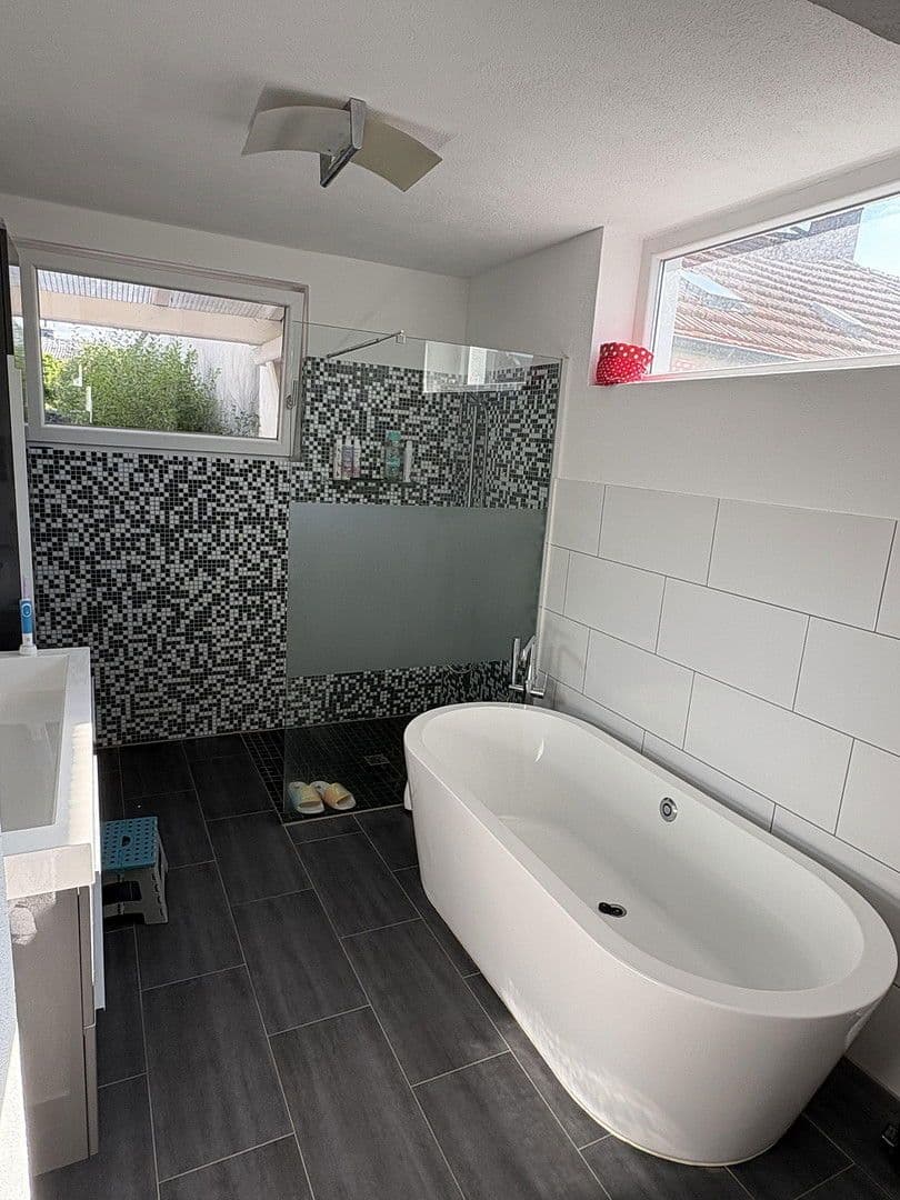 Prodej domu 191 m², pozemek 292 m², Mühltal, Hessen Prodej domu 191 m², pozemek 292 m², Mühltal, Hessen