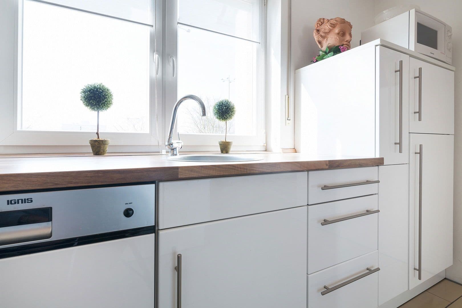 Pronájem bytu 2+1 60 m², Düsseldorf, Severní Porýní-Vestfálsko Pronájem bytu 2+1 60 m², Düsseldorf, Severní Porýní-Vestfálsko