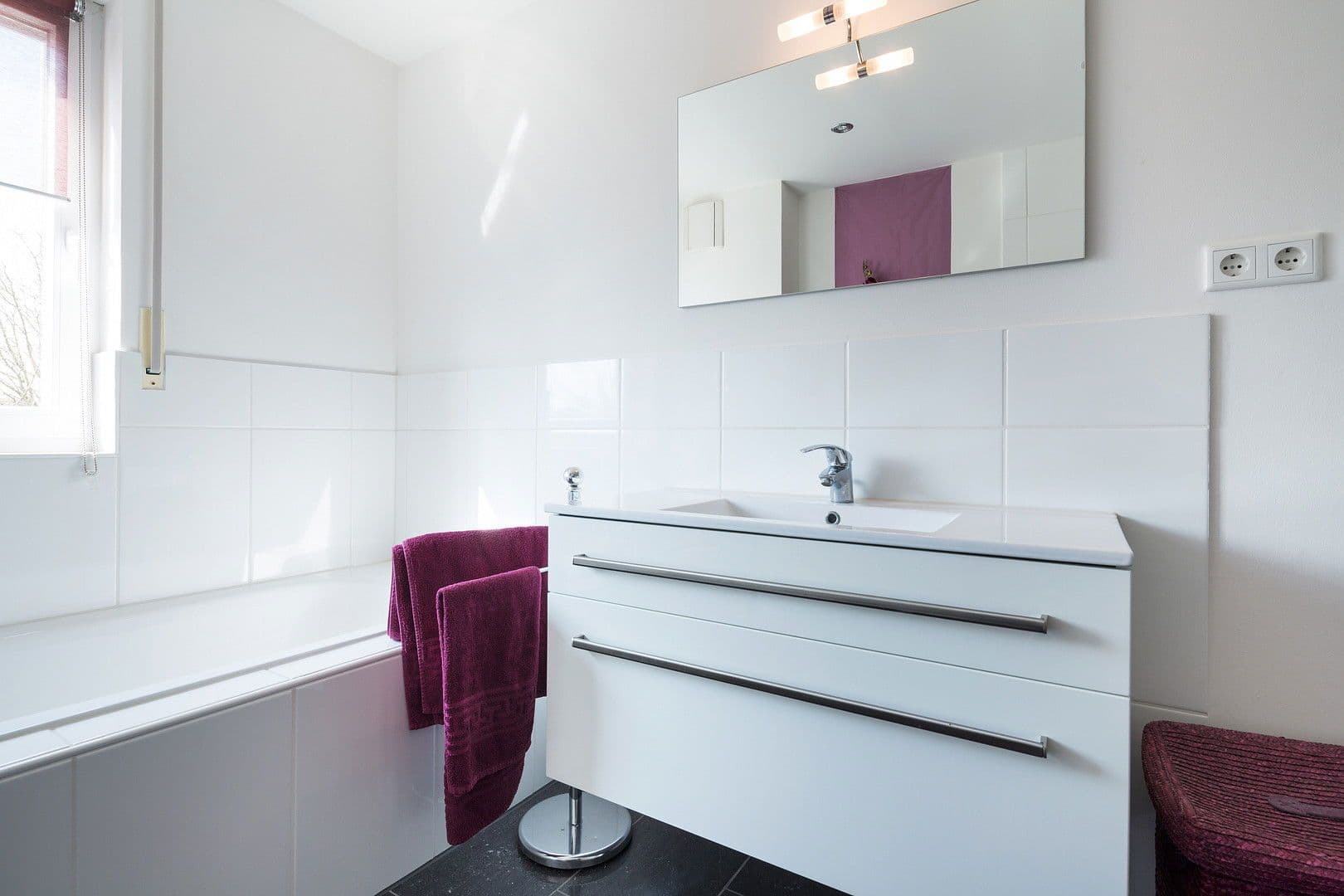 Pronájem bytu 2+1 60 m², Düsseldorf, Severní Porýní-Vestfálsko Pronájem bytu 2+1 60 m², Düsseldorf, Severní Porýní-Vestfálsko