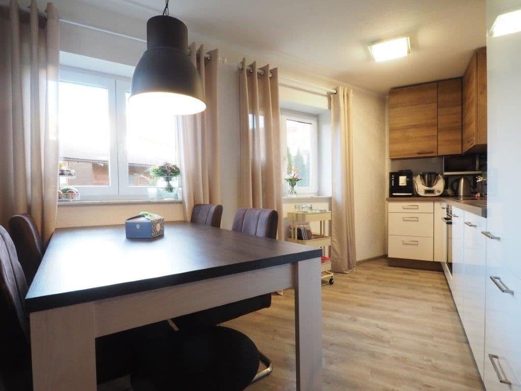 Prodej domu 386 m², pozemek 473 m², Niefern-Öschelbronn, Bádensko-Württembersko Prodej domu 386 m², pozemek 473 m², Niefern-Öschelbronn, Bádensko-Württembersko