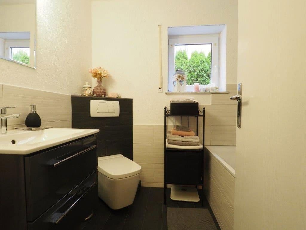 Prodej domu 386 m², pozemek 473 m², Niefern-Öschelbronn, Bádensko-Württembersko Prodej domu 386 m², pozemek 473 m², Niefern-Öschelbronn, Bádensko-Württembersko