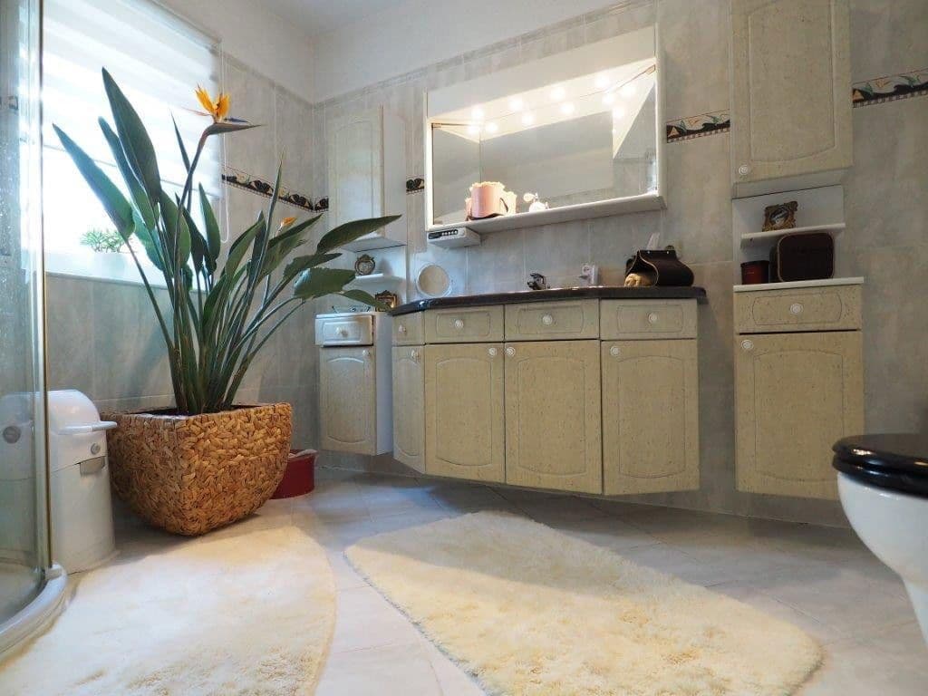 Prodej domu 386 m², pozemek 473 m², Niefern-Öschelbronn, Bádensko-Württembersko Prodej domu 386 m², pozemek 473 m², Niefern-Öschelbronn, Bádensko-Württembersko