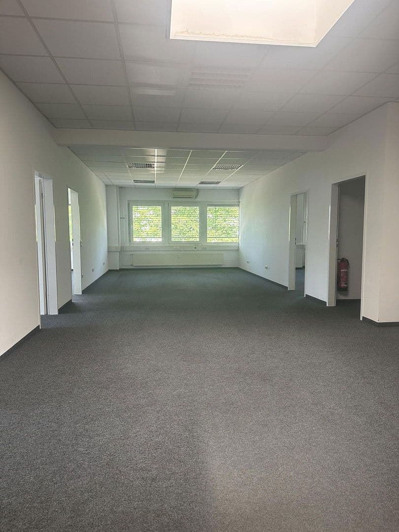 Pronájem kanceláře 270 m², Augsburg, Bavorsko Pronájem kanceláře 270 m², Augsburg, Bavorsko