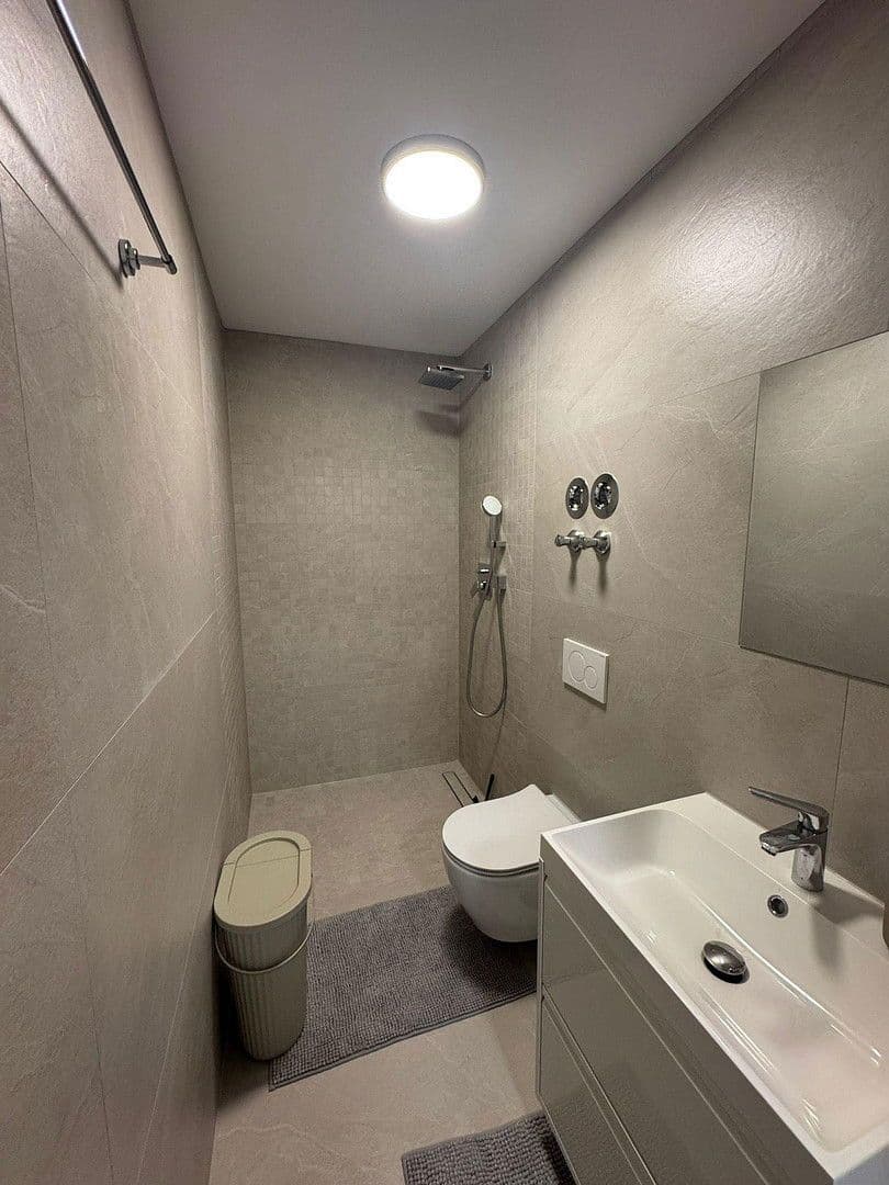 Pronájem bytu 1+1 33 m², Leverkusen, Severní Porýní-Vestfálsko Pronájem bytu 1+1 33 m², Leverkusen, Severní Porýní-Vestfálsko