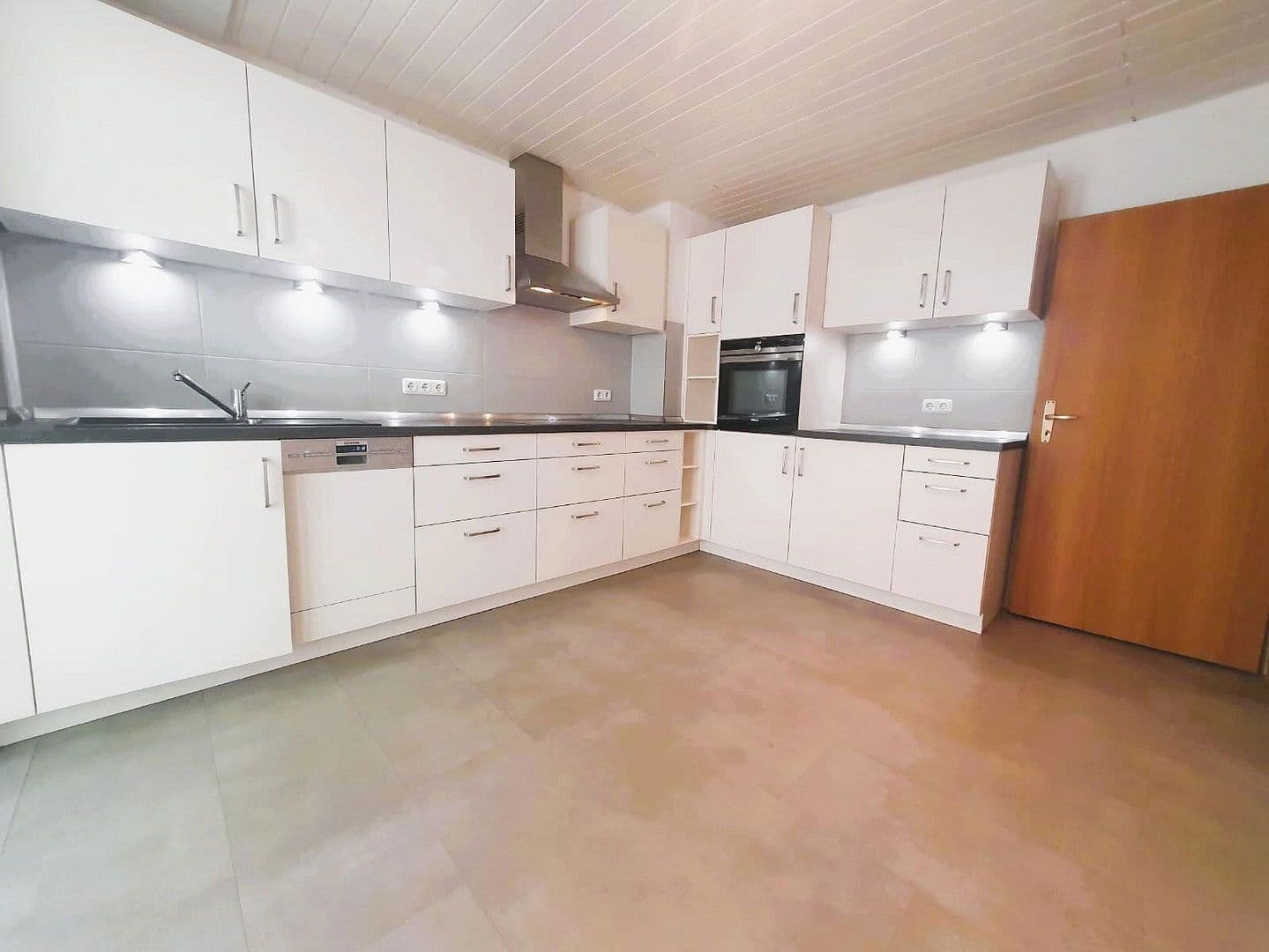 Prodej domu 235 m², pozemek 552 m², Wolfskehle, Kulmbach, Bavorsko Prodej domu 235 m², pozemek 552 m², Wolfskehle, Kulmbach, Bavorsko