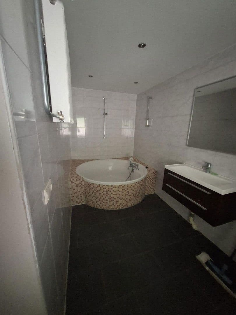 Pronájem bytu 3+1 131 m², Alte Blankenburger Str. 3, Thale, Sasko-Anhaltsko Pronájem bytu 3+1 131 m², Alte Blankenburger Str. 3, Thale, Sasko-Anhaltsko