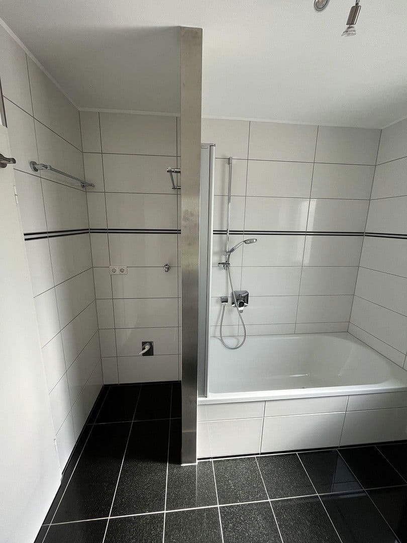 Pronájem bytu 3+kk 90 m², Mozartstraße 69, Erlangen, Bavorsko Pronájem bytu 3+kk 90 m², Mozartstraße 69, Erlangen, Bavorsko