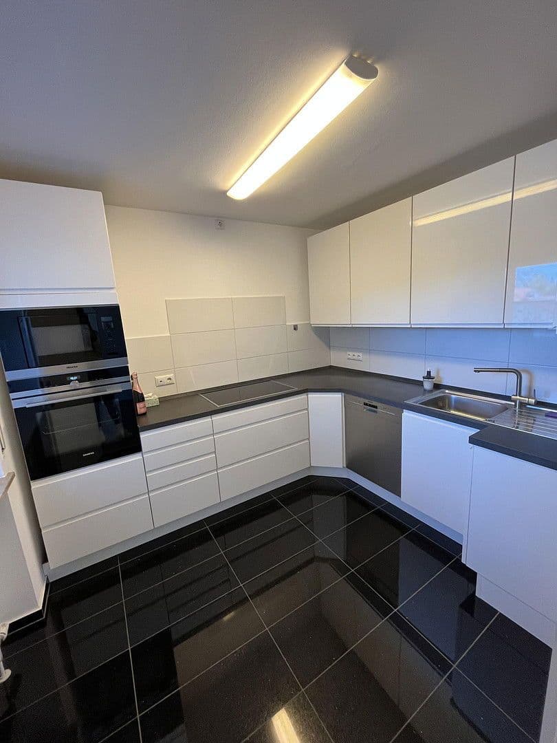 Pronájem bytu 3+kk 90 m², Mozartstraße 69, Erlangen, Bavorsko Pronájem bytu 3+kk 90 m², Mozartstraße 69, Erlangen, Bavorsko