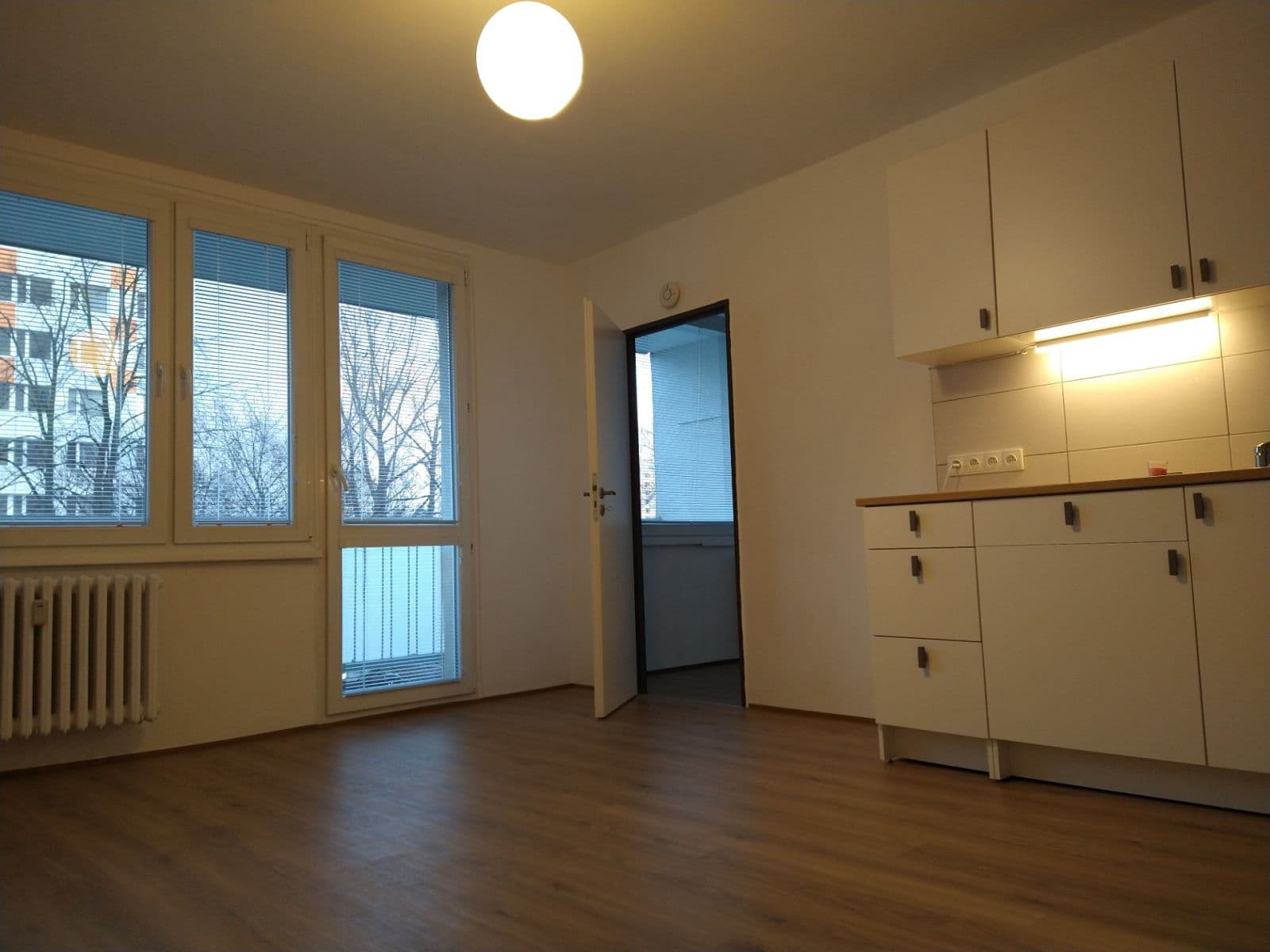 Pronájem bytu 2+kk 34 m², nábřeží Závodu míru, Pardubice, Pardubický kraj Pronájem bytu 2+kk 34 m², nábřeží Závodu míru, Pardubice, Pardubický kraj