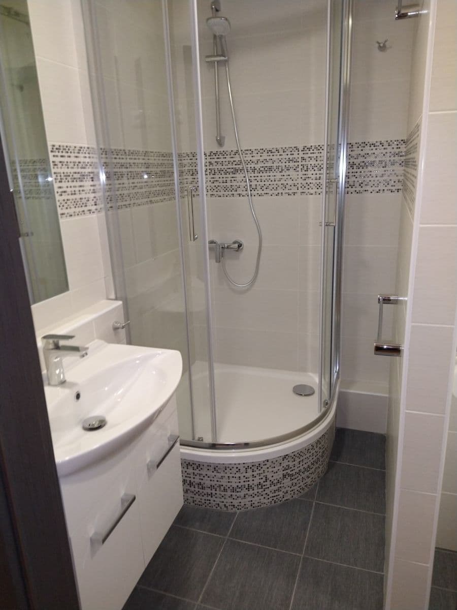 Pronájem bytu 2+kk 34 m², nábřeží Závodu míru, Pardubice, Pardubický kraj Pronájem bytu 2+kk 34 m², nábřeží Závodu míru, Pardubice, Pardubický kraj