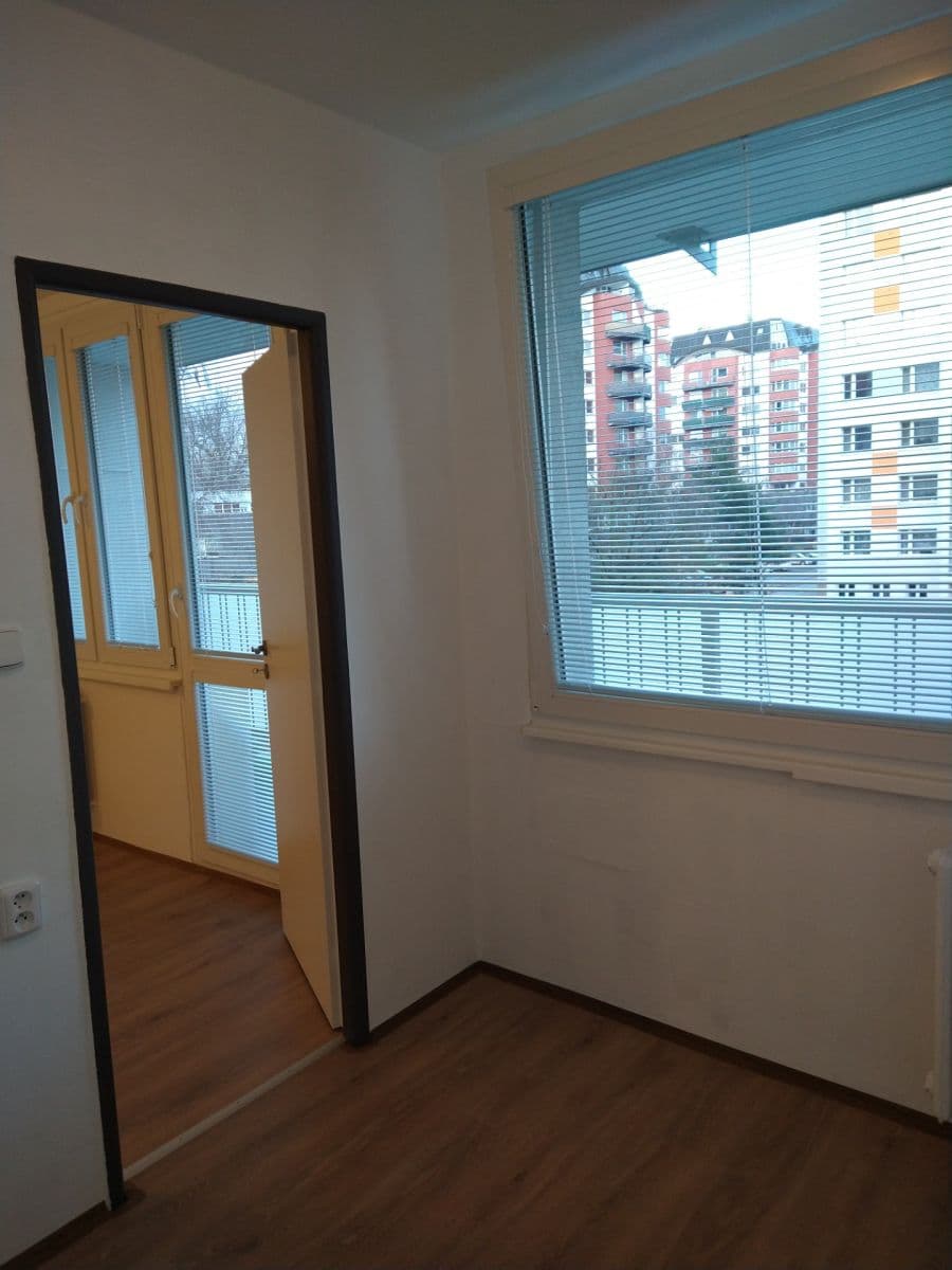 Pronájem bytu 2+kk 34 m², nábřeží Závodu míru, Pardubice, Pardubický kraj Pronájem bytu 2+kk 34 m², nábřeží Závodu míru, Pardubice, Pardubický kraj