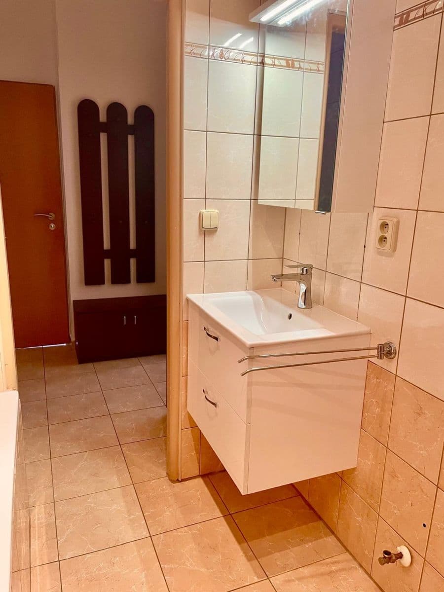 Pronájem bytu 3+1 80 m², Staškova, Liberec, Liberecký kraj Pronájem bytu 3+1 80 m², Staškova, Liberec, Liberecký kraj