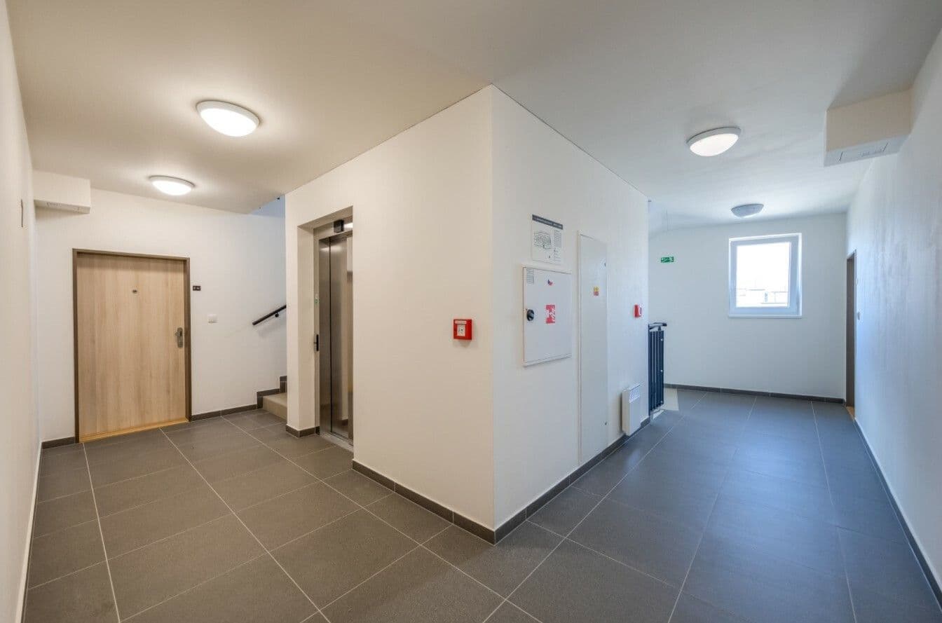 Pronájem bytu 2+kk 53 m², Československého exilu, Praha, Praha Pronájem bytu 2+kk 53 m², Československého exilu, Praha, Praha