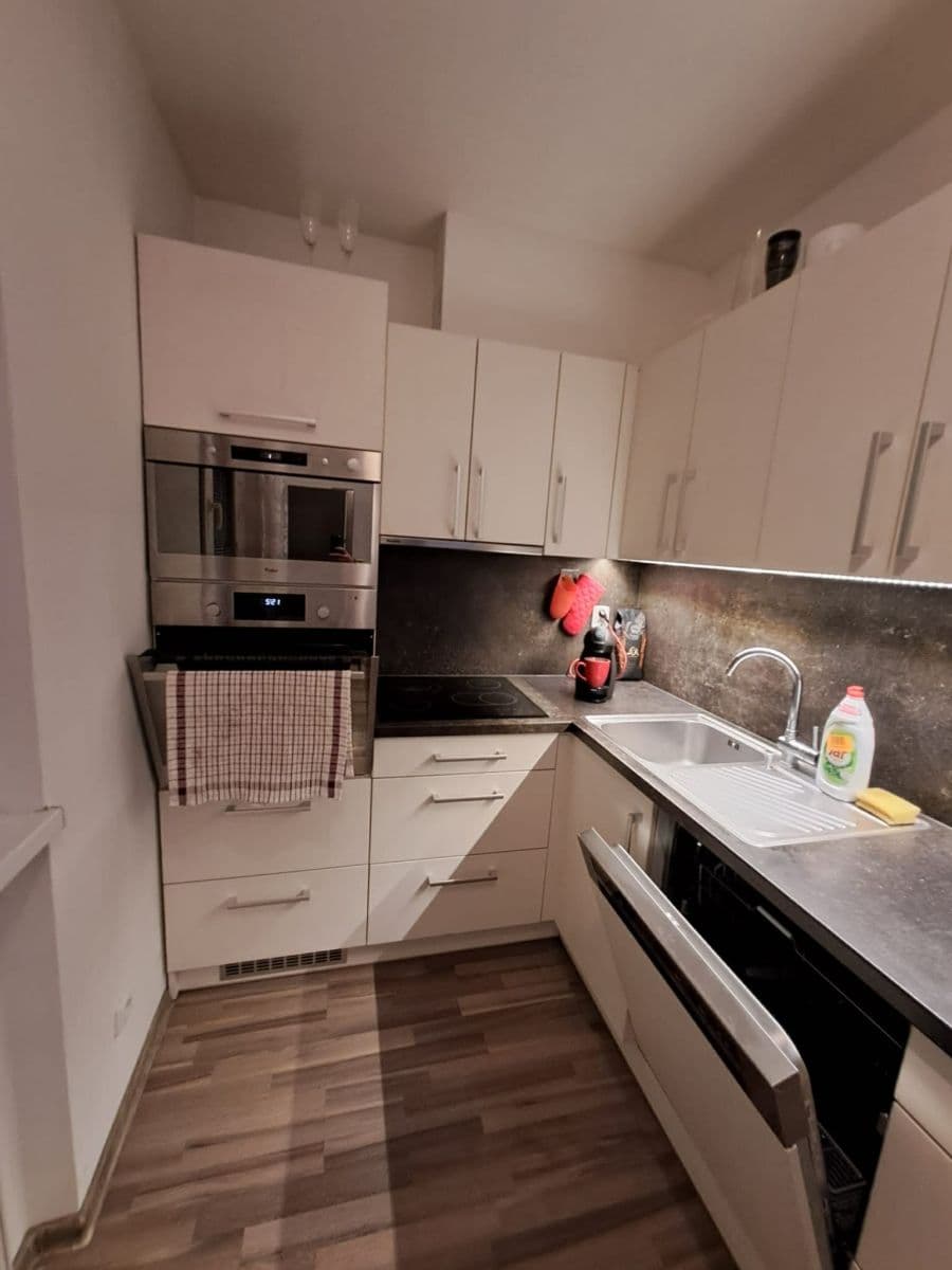 Pronájem bytu 60 m², Na Drážce, Pardubice, Pardubický kraj Pronájem bytu 60 m², Na Drážce, Pardubice, Pardubický kraj
