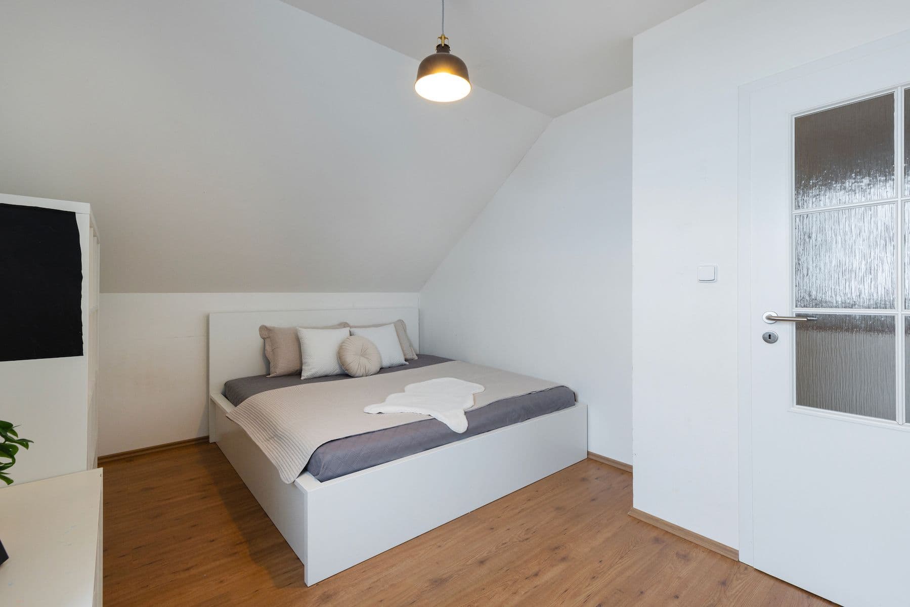 Prodej bytu 4+1 129 m², K Vidouši, Unhošť, Středočeský kraj Prodej bytu 4+1 129 m², K Vidouši, Unhošť, Středočeský kraj