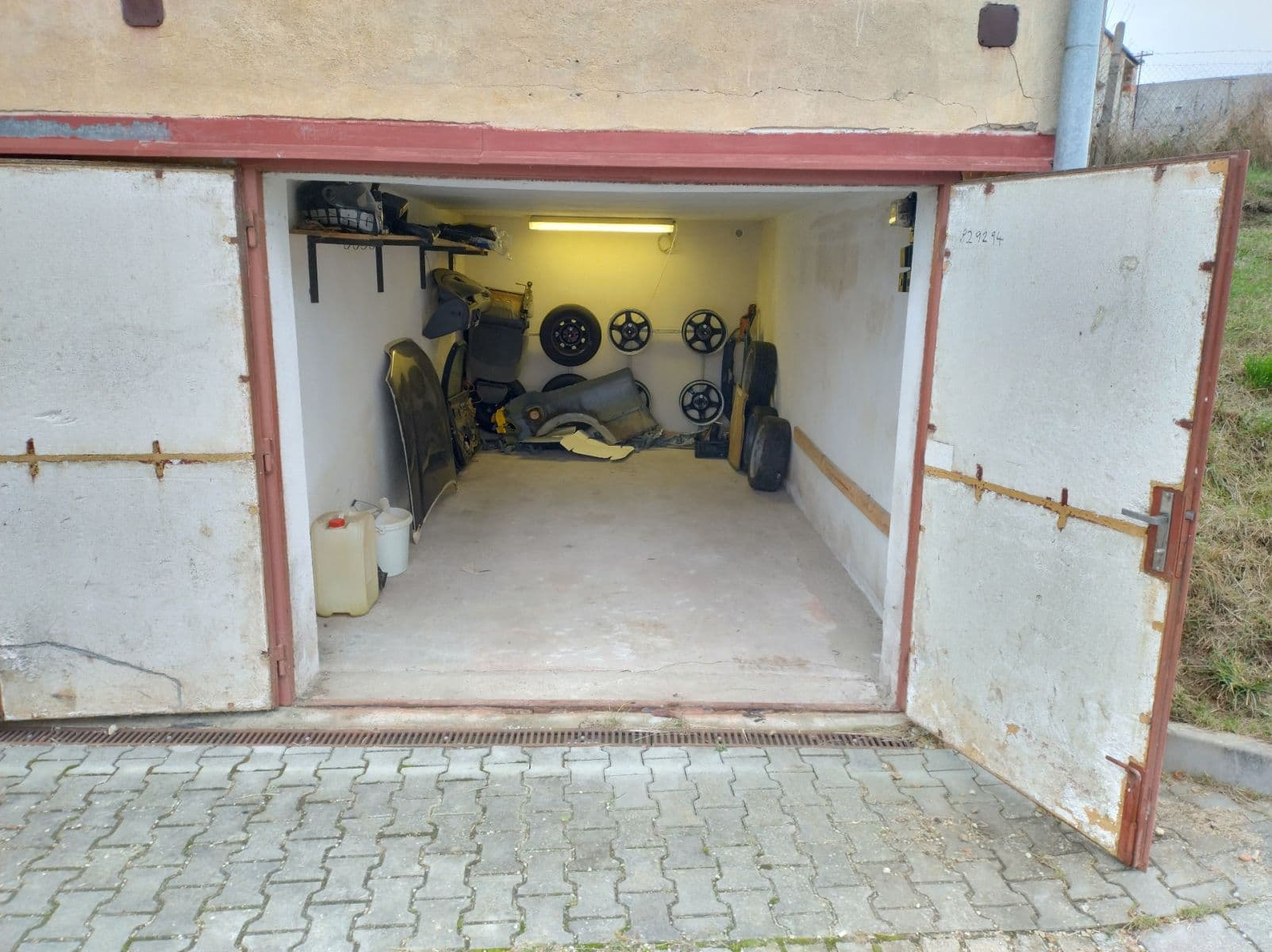 Prodej garáže 18 m², Na Sádkách, Dačice, Jihočeský kraj Prodej garáže 18 m², Na Sádkách, Dačice, Jihočeský kraj