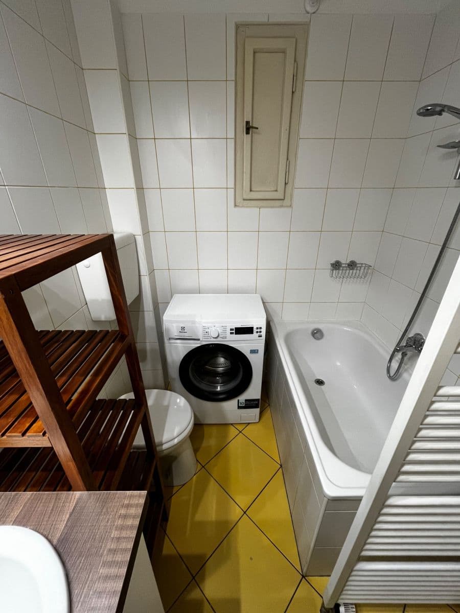 Pronájem bytu 1+1 44 m², Puškinovo náměstí, Praha, Praha Pronájem bytu 1+1 44 m², Puškinovo náměstí, Praha, Praha