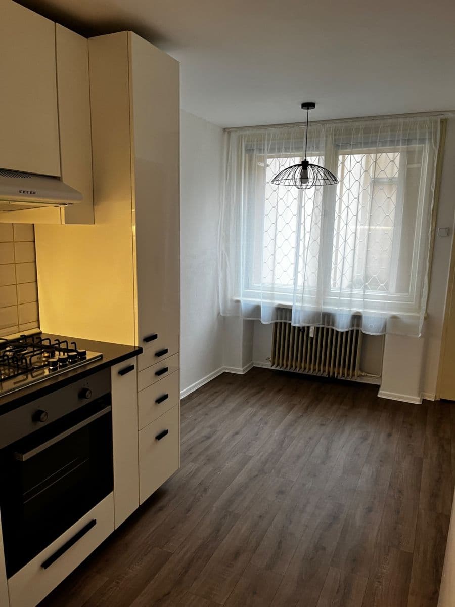 Pronájem bytu 1+1 44 m², Puškinovo náměstí, Praha, Praha Pronájem bytu 1+1 44 m², Puškinovo náměstí, Praha, Praha