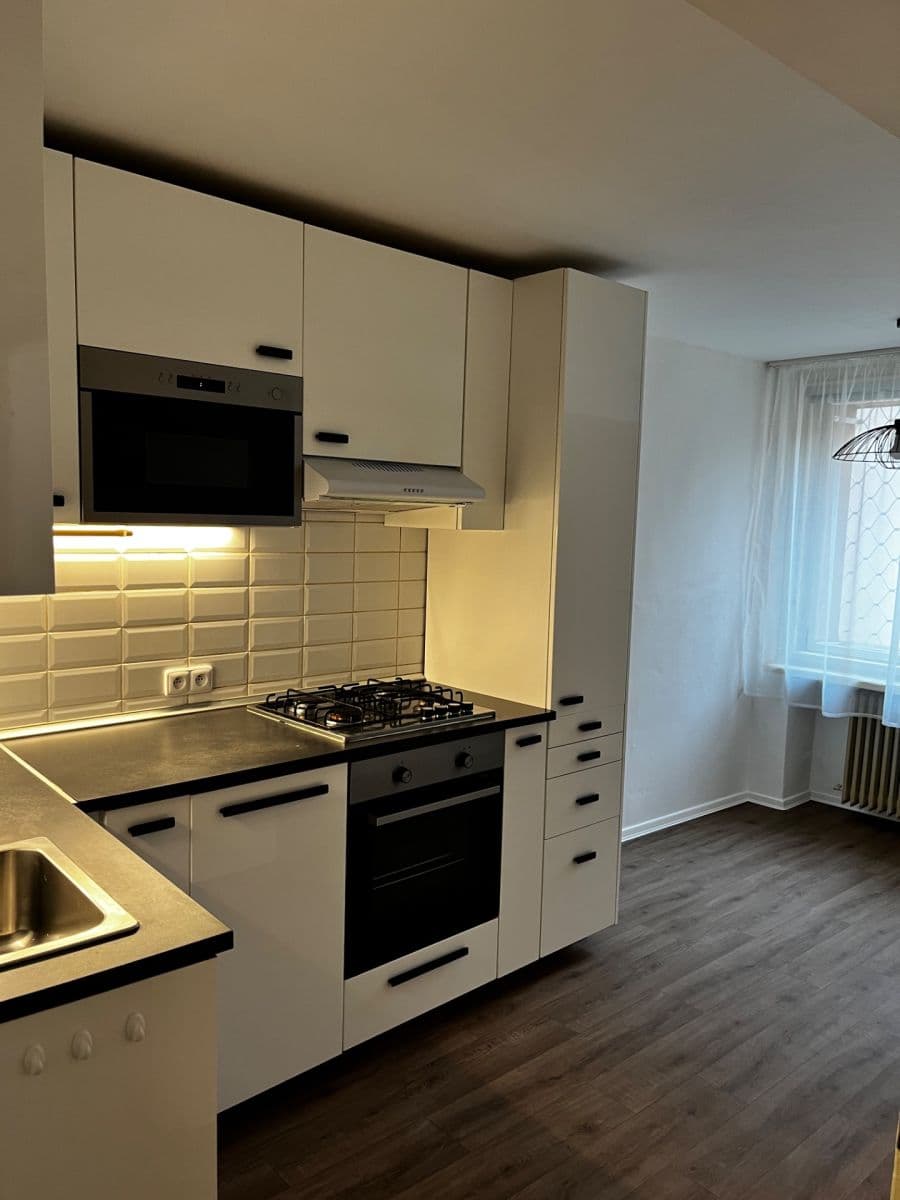 Pronájem bytu 1+1 44 m², Puškinovo náměstí, Praha, Praha Pronájem bytu 1+1 44 m², Puškinovo náměstí, Praha, Praha