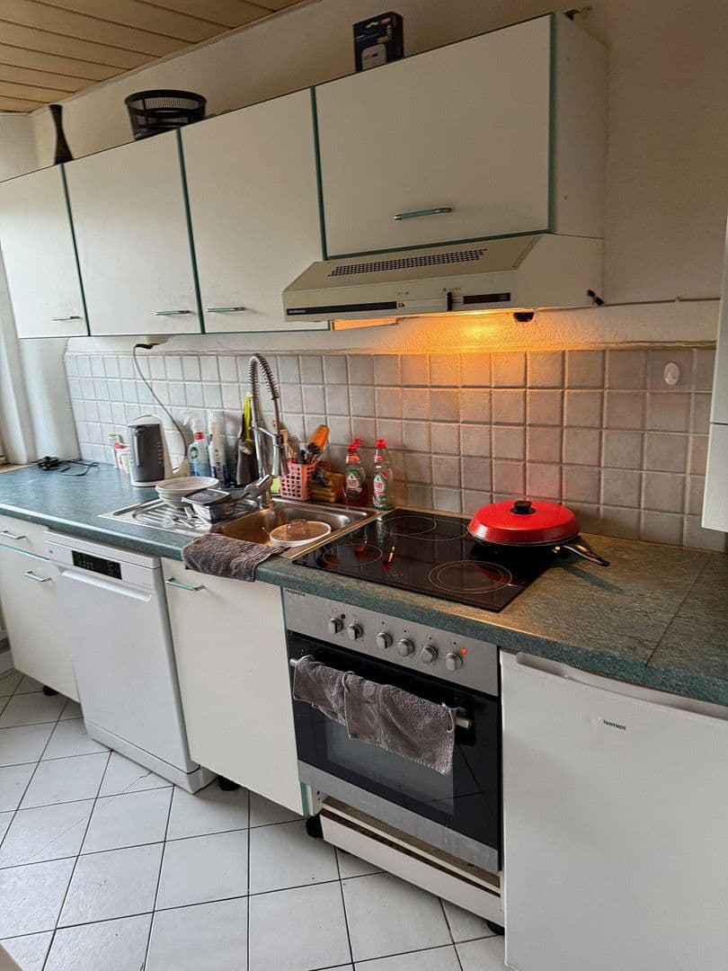 Prodej domu 199 m², pozemek 302 m², Weinstadt, Bádensko-Württembersko Prodej domu 199 m², pozemek 302 m², Weinstadt, Bádensko-Württembersko