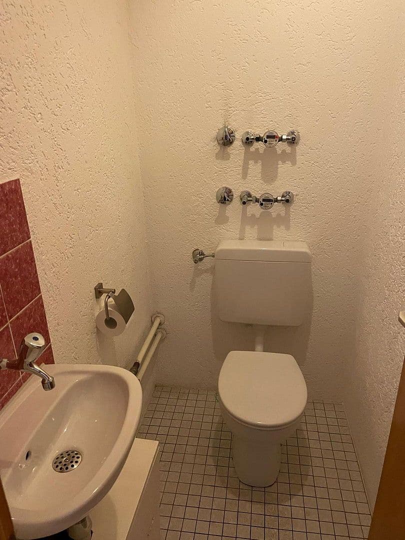 Prodej domu 199 m², pozemek 302 m², Weinstadt, Bádensko-Württembersko Prodej domu 199 m², pozemek 302 m², Weinstadt, Bádensko-Württembersko