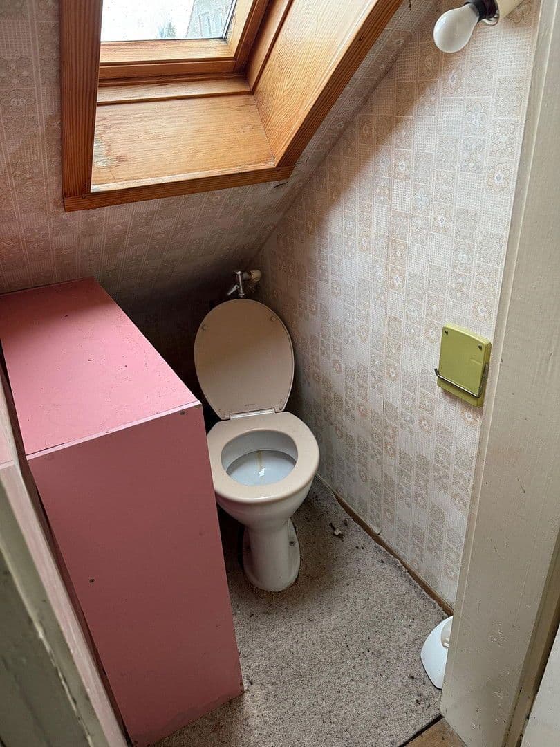 Prodej domu 199 m², pozemek 302 m², Weinstadt, Bádensko-Württembersko Prodej domu 199 m², pozemek 302 m², Weinstadt, Bádensko-Württembersko