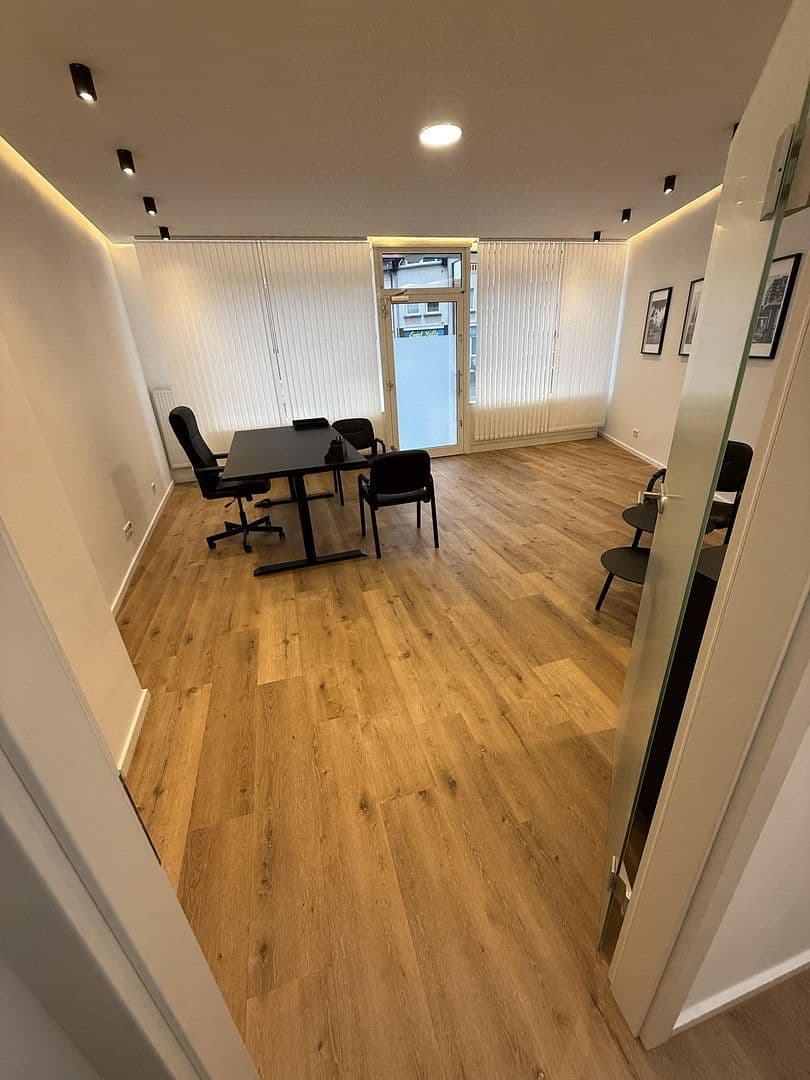 Pronájem nebytového prostoru 80 m², Rösrather Straße, Köln, Severní Porýní-Vestfálsko Pronájem nebytového prostoru 80 m², Rösrather Straße, Köln, Severní Porýní-Vestfálsko
