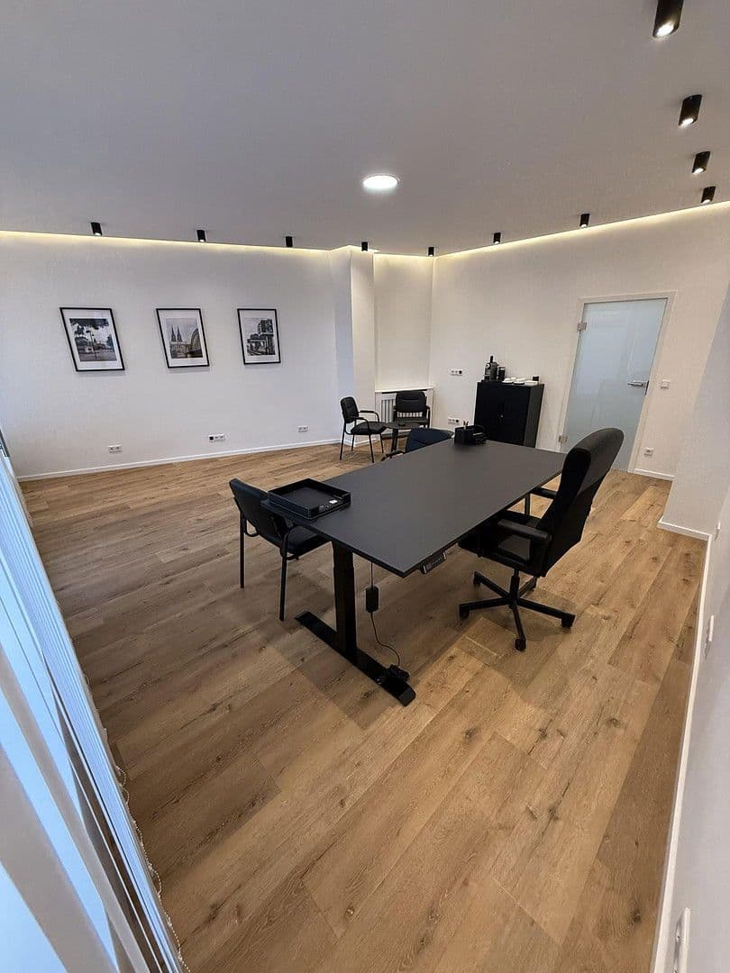 Pronájem nebytového prostoru 80 m², Rösrather Straße, Köln, Severní Porýní-Vestfálsko Pronájem nebytového prostoru 80 m², Rösrather Straße, Köln, Severní Porýní-Vestfálsko