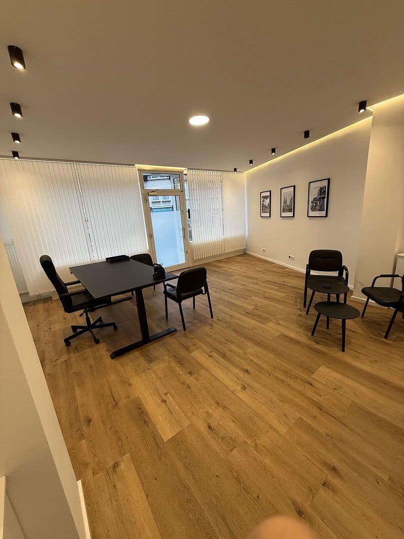 Pronájem nebytového prostoru 80 m², Rösrather Straße, Köln, Severní Porýní-Vestfálsko Pronájem nebytového prostoru 80 m², Rösrather Straße, Köln, Severní Porýní-Vestfálsko