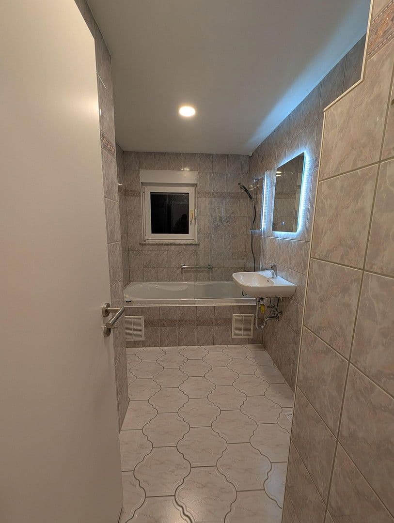 Pronájem bytu 3+1 65 m², Sonnenhalde 2, Bühlertann, Bádensko-Württembersko Pronájem bytu 3+1 65 m², Sonnenhalde 2, Bühlertann, Bádensko-Württembersko