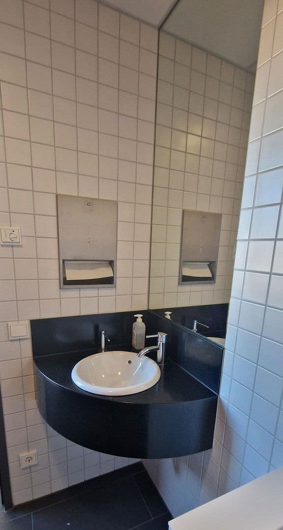 Pronájem kanceláře 380 m², Dieselstr. 10, Ditzingen, Bádensko-Württembersko Pronájem kanceláře 380 m², Dieselstr. 10, Ditzingen, Bádensko-Württembersko