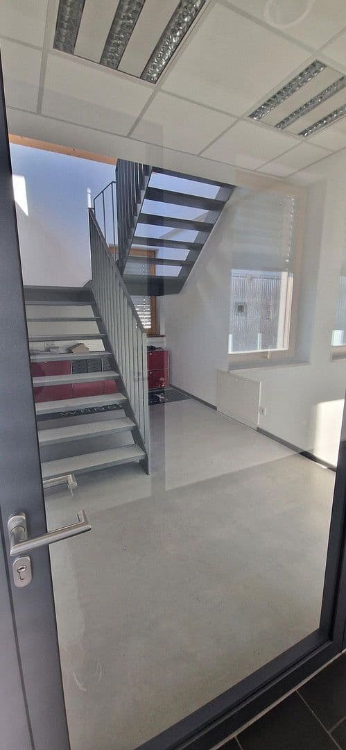 Pronájem kanceláře 380 m², Dieselstr. 10, Ditzingen, Bádensko-Württembersko Pronájem kanceláře 380 m², Dieselstr. 10, Ditzingen, Bádensko-Württembersko