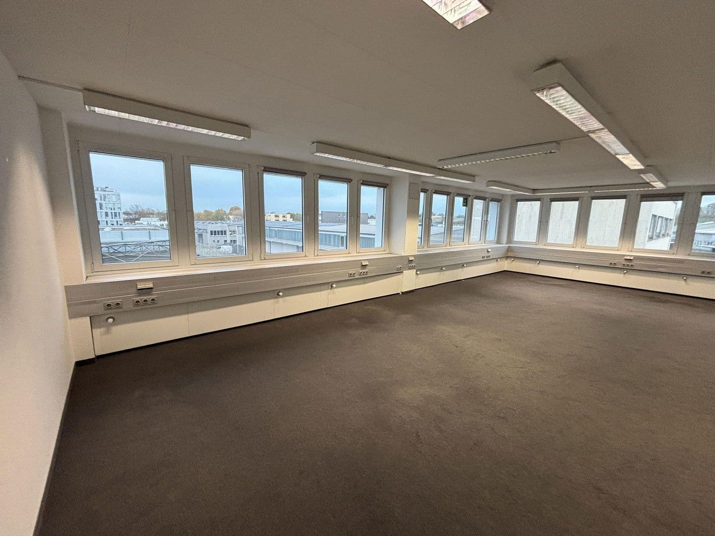 Pronájem kanceláře 600 m², Moselstr. 14, Neuss, Severní Porýní-Vestfálsko Pronájem kanceláře 600 m², Moselstr. 14, Neuss, Severní Porýní-Vestfálsko