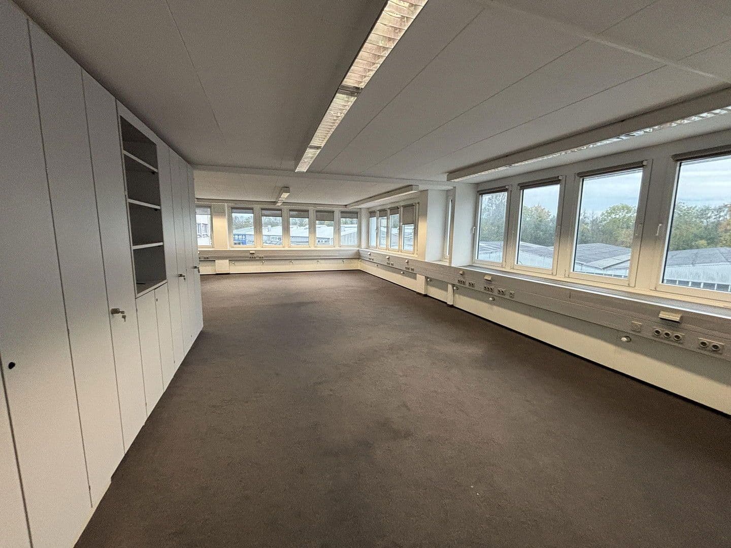 Pronájem kanceláře 600 m², Moselstr. 14, Neuss, Severní Porýní-Vestfálsko Pronájem kanceláře 600 m², Moselstr. 14, Neuss, Severní Porýní-Vestfálsko