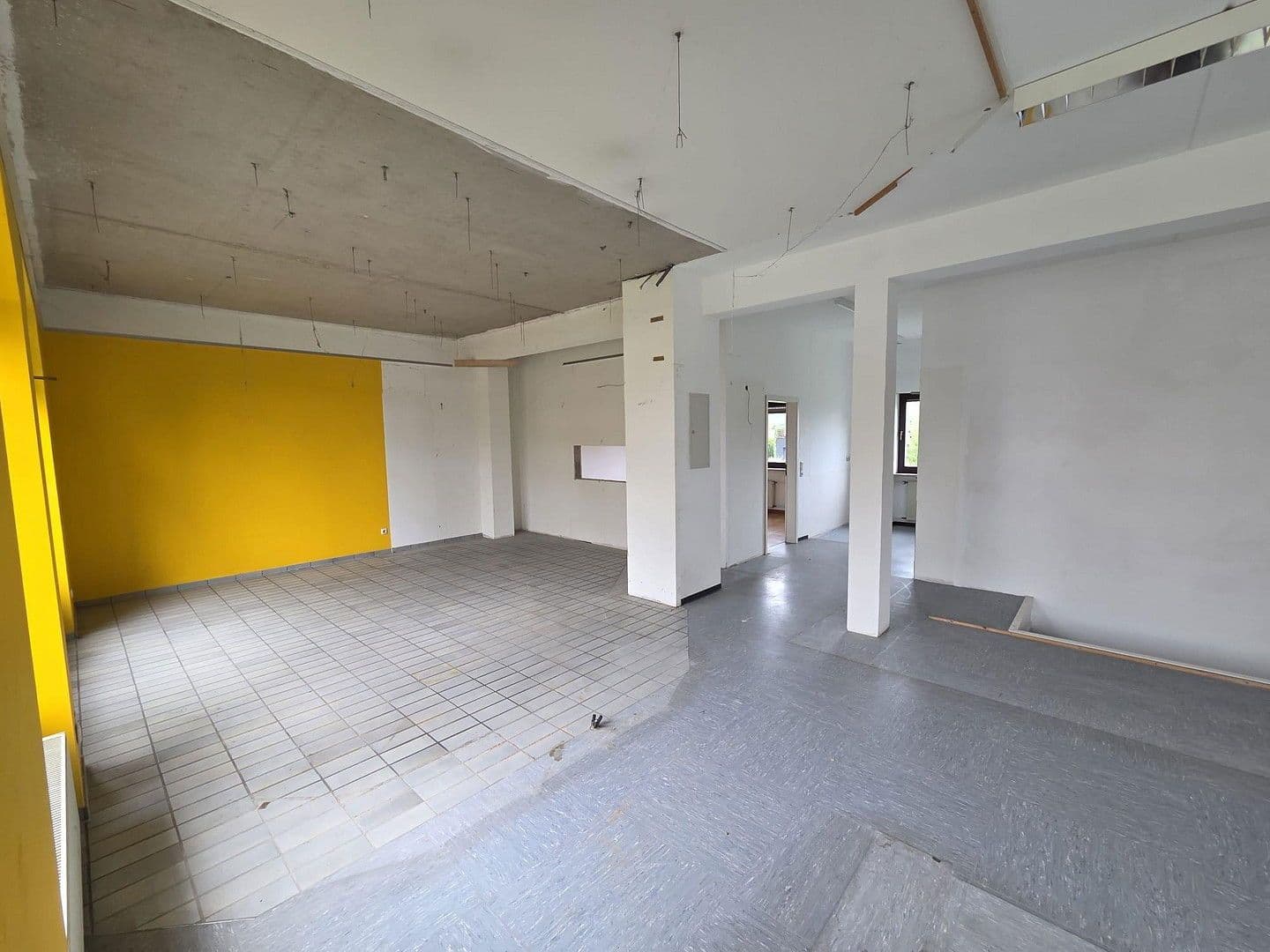 Pronájem kanceláře 140 m², Hauptstr. 68, Beuren (Hochwald), Porýní-Falc Pronájem kanceláře 140 m², Hauptstr. 68, Beuren (Hochwald), Porýní-Falc