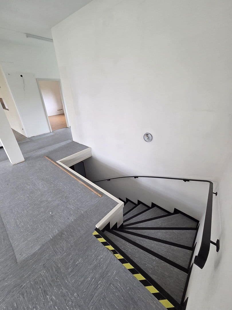 Pronájem kanceláře 140 m², Hauptstr. 68, Beuren (Hochwald), Porýní-Falc Pronájem kanceláře 140 m², Hauptstr. 68, Beuren (Hochwald), Porýní-Falc