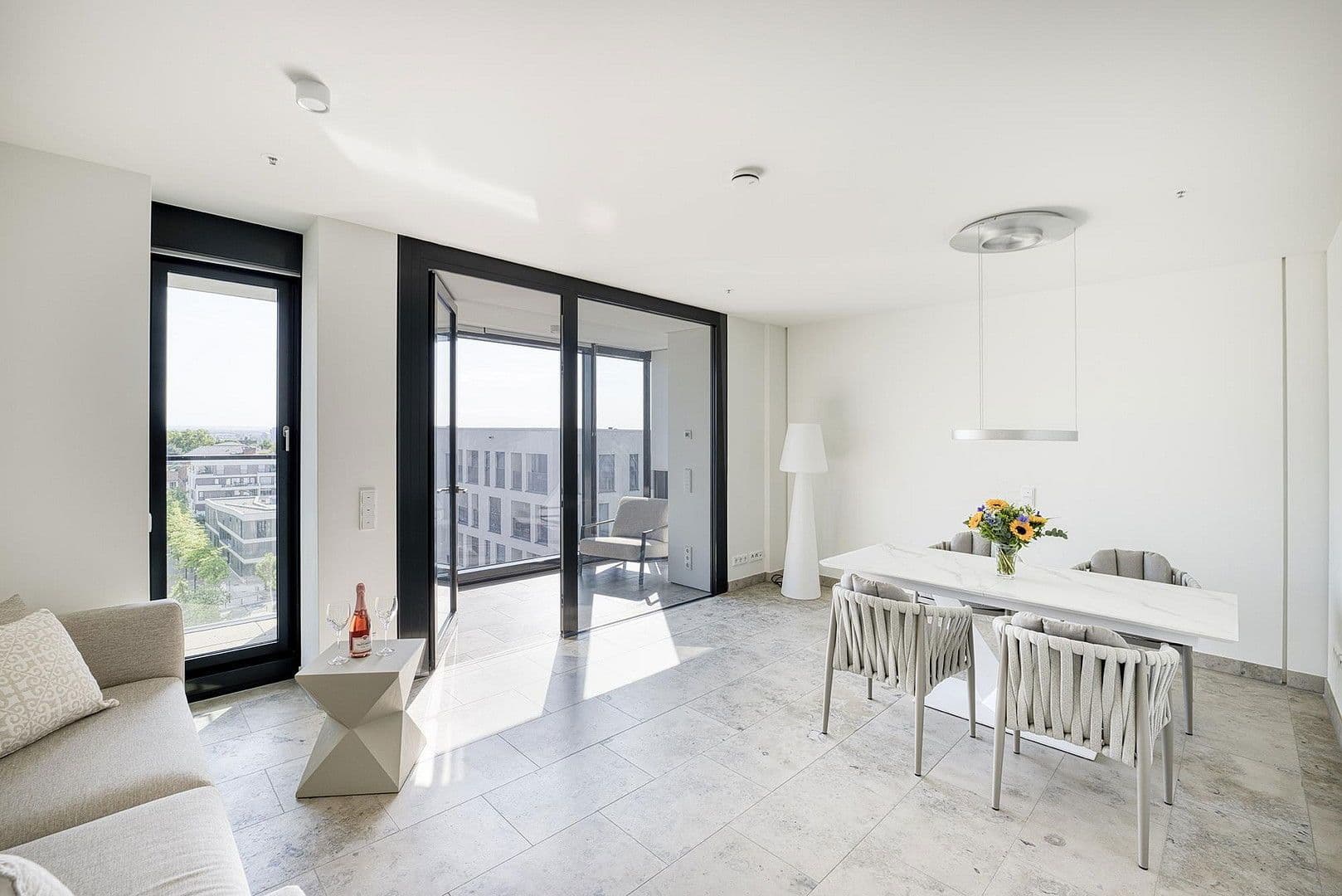 Prodej bytu 2+1 74 m², Hainer Weg 60, Frankfurt, Hessen Prodej bytu 2+1 74 m², Hainer Weg 60, Frankfurt, Hessen