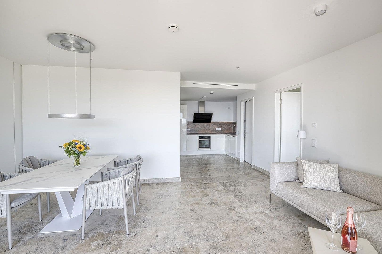 Prodej bytu 2+1 74 m², Hainer Weg 60, Frankfurt, Hessen Prodej bytu 2+1 74 m², Hainer Weg 60, Frankfurt, Hessen