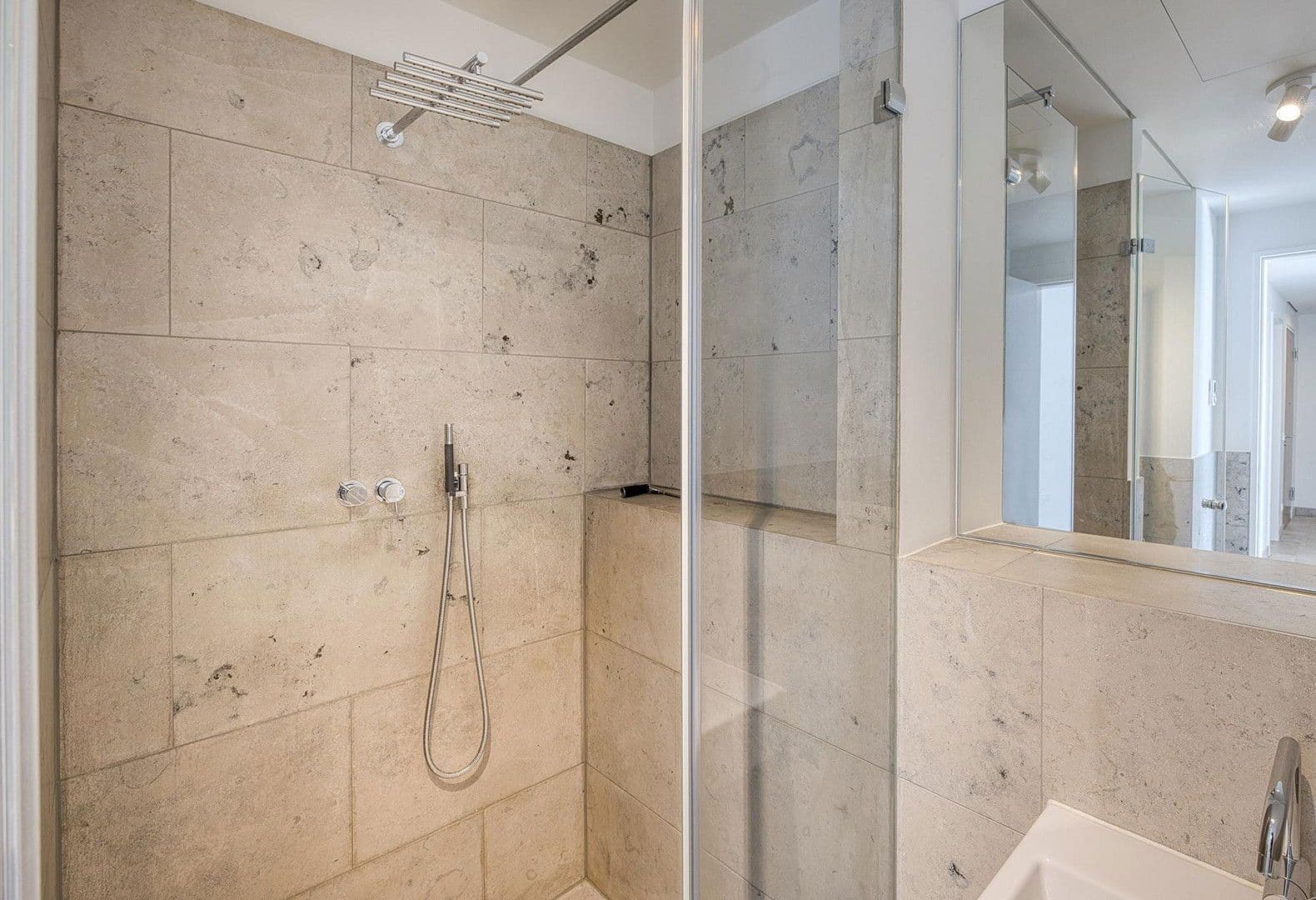 Prodej bytu 2+1 74 m², Hainer Weg 60, Frankfurt, Hessen Prodej bytu 2+1 74 m², Hainer Weg 60, Frankfurt, Hessen