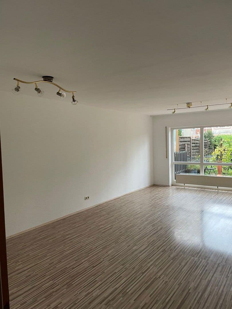 Prodej domu 146 m², pozemek 246 m², Königsberger Strasse 47, Bad Dürrheim, Bádensko-Württembersko Prodej domu 146 m², pozemek 246 m², Königsberger Strasse 47, Bad Dürrheim, Bádensko-Württembersko