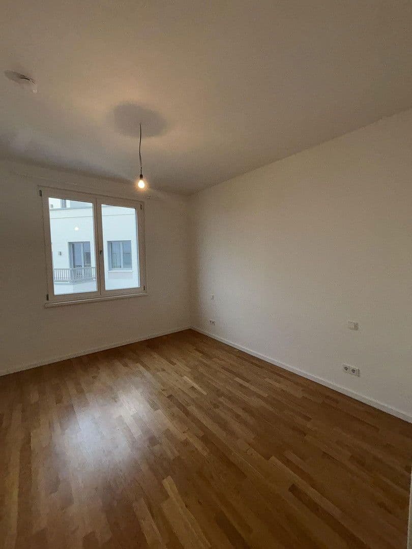 Pronájem bytu 3+1 115 m², Else-Lasker-Schüler-Straße 4, Berlin, Berlín Pronájem bytu 3+1 115 m², Else-Lasker-Schüler-Straße 4, Berlin, Berlín