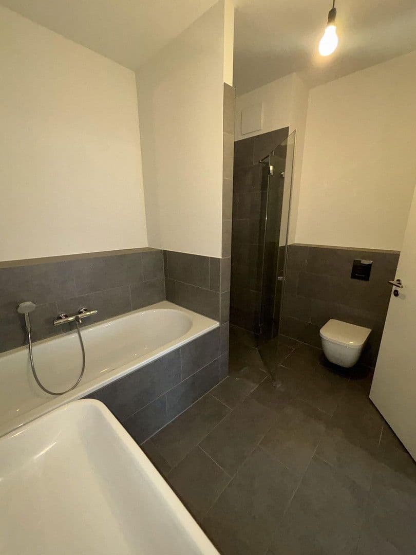 Pronájem bytu 3+1 115 m², Else-Lasker-Schüler-Straße 4, Berlin, Berlín Pronájem bytu 3+1 115 m², Else-Lasker-Schüler-Straße 4, Berlin, Berlín